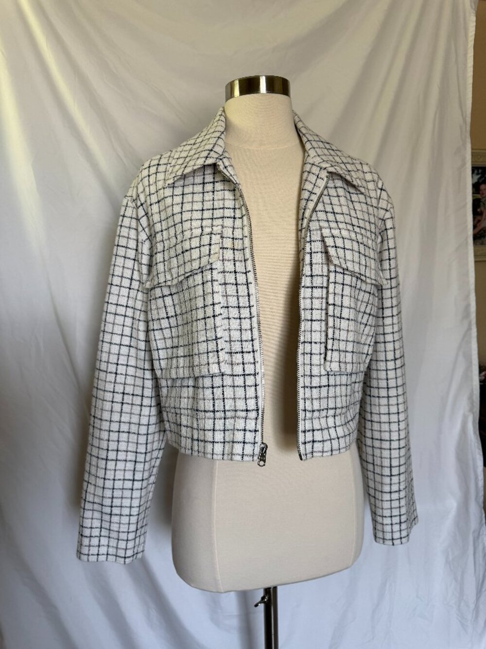 Abercrombie and Fitch M Cropped Jacket with Lined Pattern